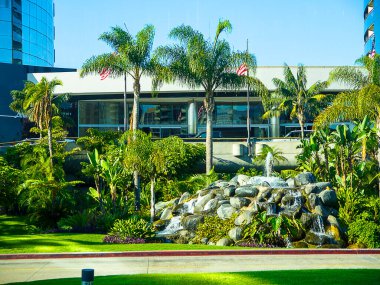 San Diego 'nun güney Kaliforniya' sını geziyorum. Coronado Köprüsü 'nün altında yoğun ama güzel bir kavşak vardı.