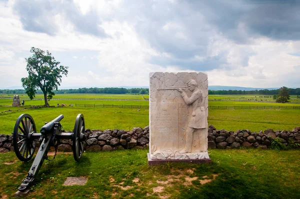 Champ Bataille Gettysburg Pennsylvanie Qui Est Parsemé Nombreux Monuments Commémoratifs — Photo