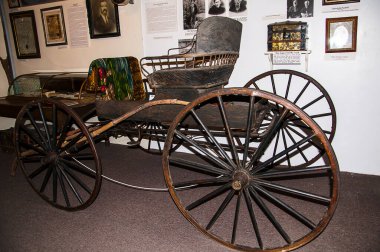 John Rice Irwin hayatı boyunca Appalachian halkının eserlerini topladı. Müze 1960 yılında kurulmuş ve her ürünün kişisel tarihini, sahibini, ne zaman ve nasıl oluşturulduğunu ve nasıl kullanıldığını korumuştur.