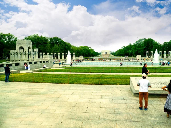 Ww2 Memorial Consisting Pillars Pair Small Triumphal Arches Surrounding Square — Stock Photo, Image