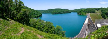 Norris Barajı, ABD 'nin Tennessee eyaletinde yer alan Anderson County ve Campbell County' de bulunan bir hidroelektrik ve sel kontrol yapısıdır. Yapımı 1933 yılında Tennessee Vadisi Otoritesi için ilk büyük projeydi.