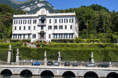 Kuzey İtalya 'daki Como Gölü' nün kıyısındaki Villa Carlotta 'nın muhteşem bahçesi ve binaları. Doğanın ve sanatın mükemmel bir uyum içinde olduğu nadir güzelliklerin olduğu bir yer.