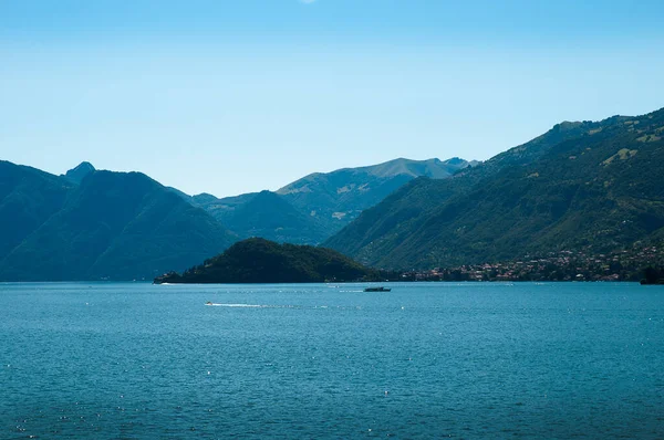 Λίμνη Κόμο Και Βουνά Της Είναι Πιο Μαγευτικό Και Όμορφο — Φωτογραφία Αρχείου