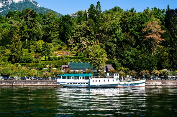 Feribotlar Como Gölü Nün Dört Bir Yanını Geziyor Manzarası Çok — Stok fotoğraf