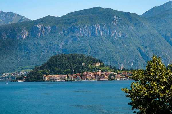 Mirando Través Del Lago Como Norte Italia Encantadora Ciudad Bellagio —  Fotos de Stock