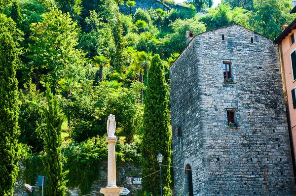 Small Square Bellagio Wih Fortification Tower Maybe Mill Tucked Away — Stock Photo, Image