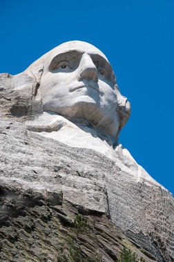 Rushmore Dağı Ulusal Anıtı, Güney Dakota, Keystone yakınlarında, George Washington, Thomas Jefferson, Theodore Roosevelt ve Abraham Lincoln 'ün granit yüzüne oyulmuş bir heykeldir.