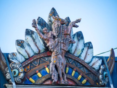 Wyoming, ABD 'deki Jackson Hole kasabasındaki ahşap tarihi ayrıntılar, Grand Teton Ulusal Parkı, Yellowstone Ulusal Parkı ve Ulusal Geyik Sığınağı' nı ziyaret eden milyonlarca turist için büyük bir geçittir.