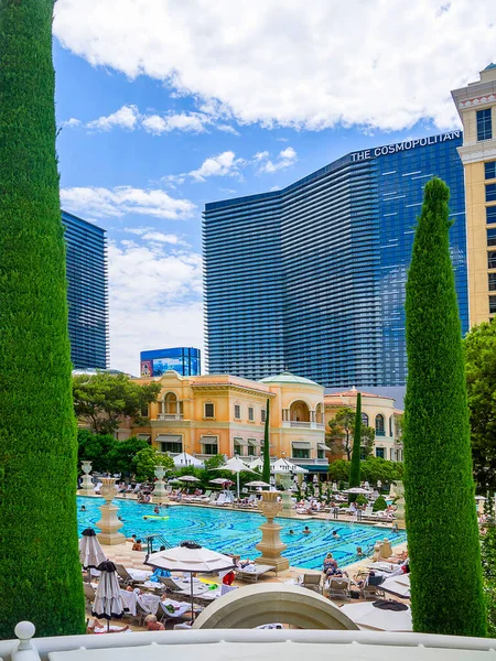 Swimming Pool People Enjoying Themselves Sunbathing Swimming Hotel Las Vegas — Stock Photo, Image