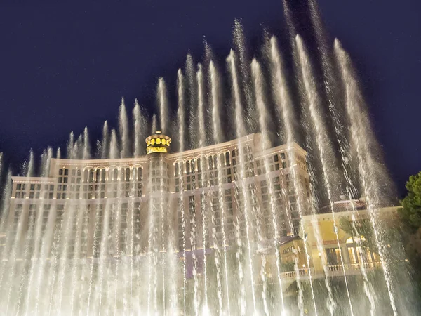 ของเบลลาจ โอเป าขนาดใหญ การแสดงท าให แสงและเพลงการแสดงฟร นในด านหน าของโรงแรม Bellagio — ภาพถ่ายสต็อก