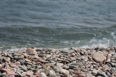 Sahildeki deniz dalgaları