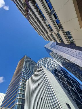 Şehrin modern binası