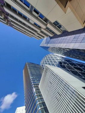 Şehirdeki modern ofis binası