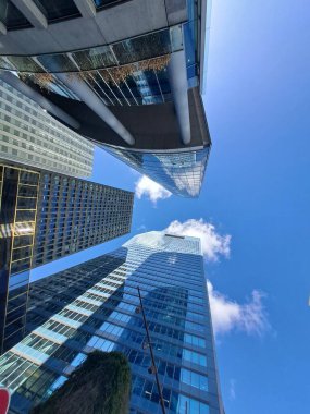 Şehrin modern binası