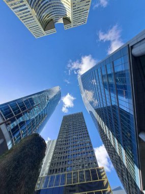 Şehrin modern binası