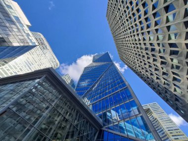 Şehrin modern binası