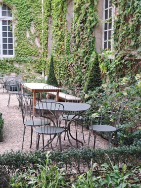 Parktaki güzel bahçe.