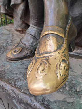 bronze statue of the russian soldier