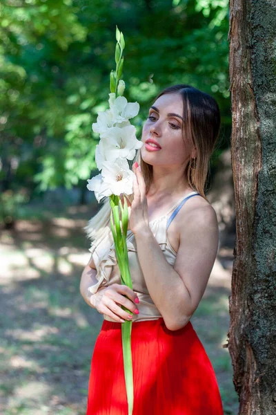 One Beautiful Woman Stands Park White Long Flower Gladiolus Her — Stock Photo, Image