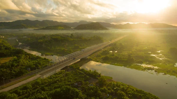 Sabahleyin bir tukad yeh unda bridge klungkung bali drone çekimi.