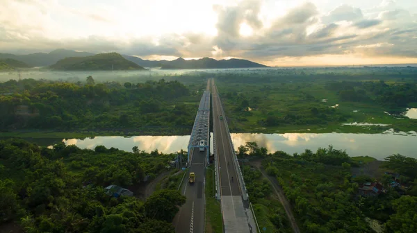 Sabahleyin bir tukad yeh unda bridge klungkung bali drone çekimi.