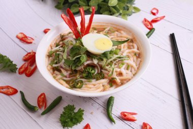 Assam laksa (Tangy balık Gravy içinde sallama) Penang ve Singapur bölgesi 'nde popüler özel Malezya gıda