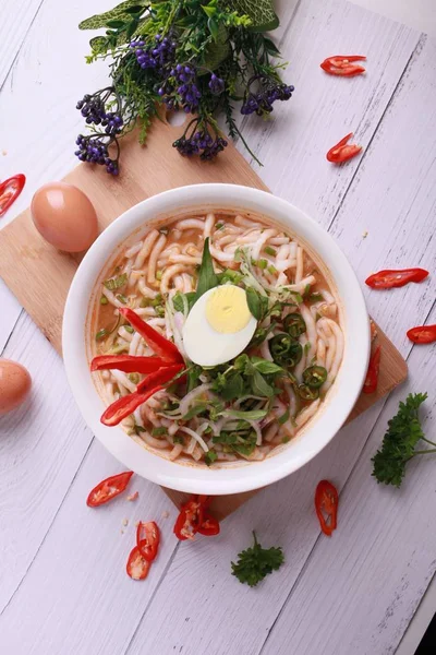 Assam laksa (Tangy balık Gravy içinde sallama) Penang ve Singapur bölgesi 'nde popüler özel Malezya gıda