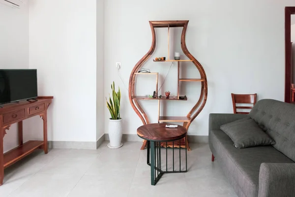 Apartemen Ruang Tamu Modern Dengan Furnitur Kayu — Stok Foto