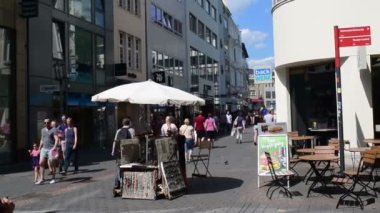 Koblenz, Almanya - 30 Haziran 2018: Şehir 2000 yaşında Loehr merkezi ve şerit alışveriş Loehr gibi birçok yaya alışveriş merkezleri ile..