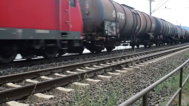 Cochem Tyskland Juni 2018 Godståg Passerar Genom Cochem Som Har — Stockvideo