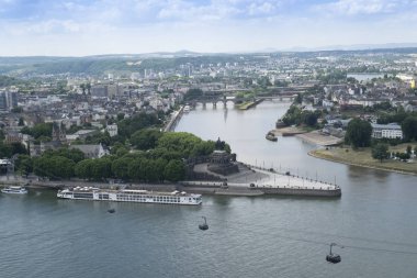  Alman köşe nerede Rhein ve Mosel nehirler güzel 2000 yıl eski şehir, Koblenz içinde Almanya, havadan görünümü birleşirler ünlü bir dönüm noktası olduğunu.
