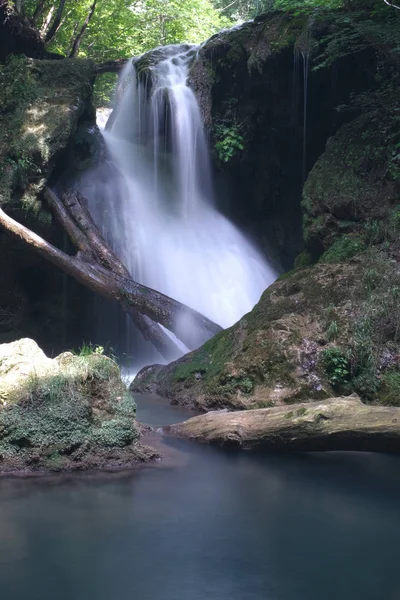 Waterfal Vaioaga Dağları Caras Severin içinde Milli Parkı Cheile Nerei Romanya 26 2018 olabilir