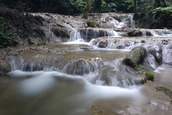 Waterfal Beusnita Dağları Caras Severin içinde Milli Parkı Cheile Nerei Romanya 26 2018 olabilir