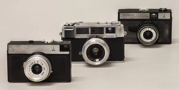 Üç eski analog kameralar