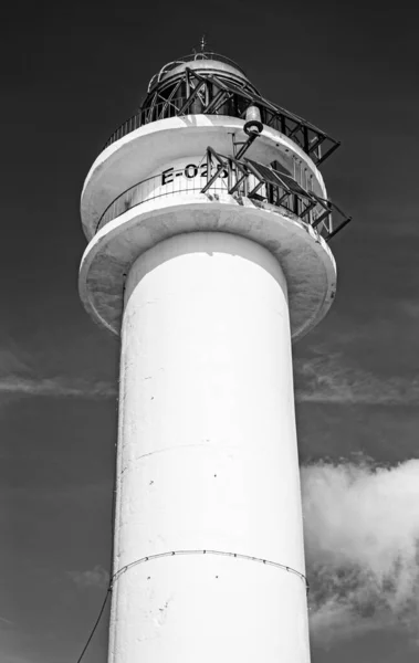 Klasik deniz feneri. Aşağı bakış. b & w.