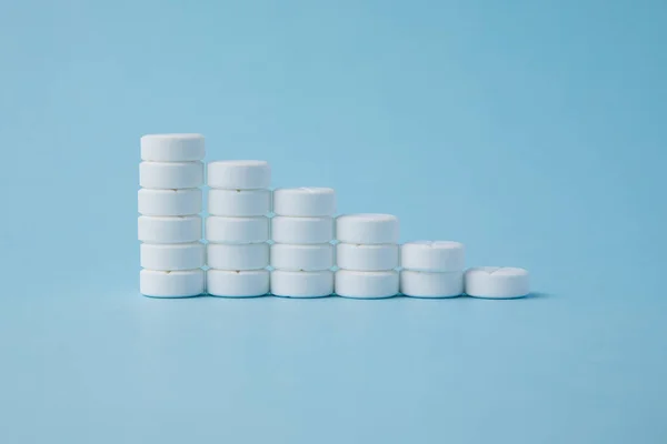 Vita Tabletter Blå Bakgrund — Stockfoto