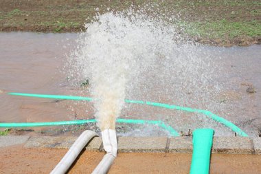 Plastik su boru drenaj içinde