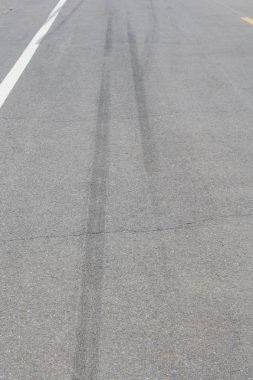 Asfalt yoldan kapatın