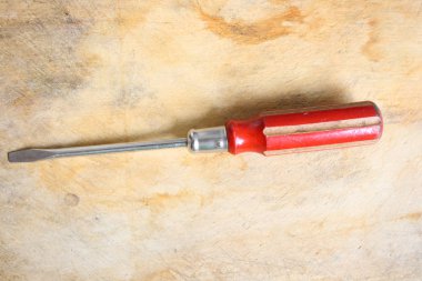 Ahşap tahta üzerinde tornavida