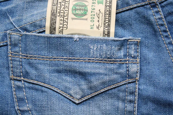 Kot pantolonun cebinde para