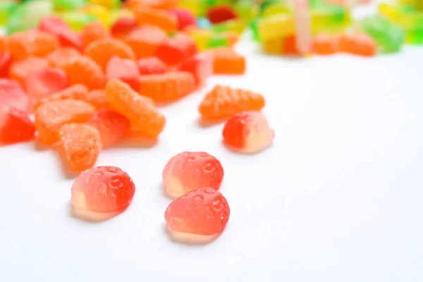 Bunte Bonbons Auf Weißem Hintergrund — Stockfoto