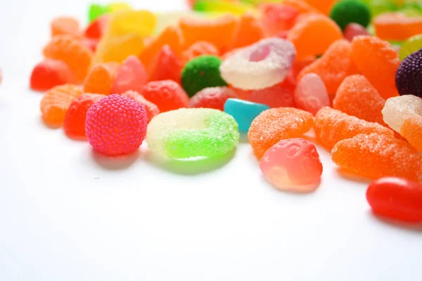 Bunte Bonbons Auf Weißem Hintergrund — Stockfoto