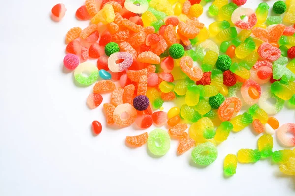 Kleurrijke Snoepjes Witte Achtergrond — Stockfoto