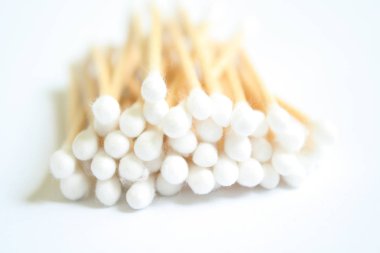 Pamuklu çubukla kadar yakın