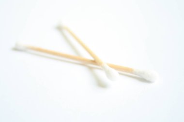 Pamuklu çubukla kadar yakın