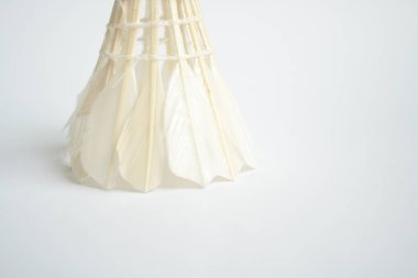 Yakın çekim beyaz badminton