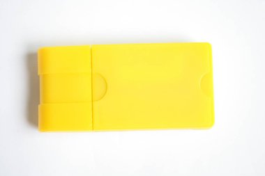 Yakın çekim sarı kart okuyucu