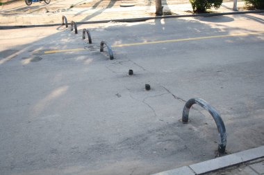 Motorlu taşıtlar tarafından yasak yollara barikat