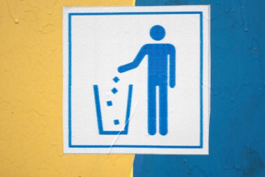 Yakın çekim çöp kutusu logosu