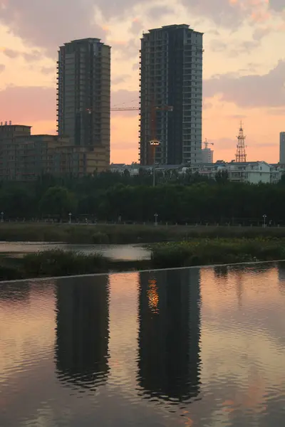 Silhueta Construção Pôr Sol — Fotografia de Stock